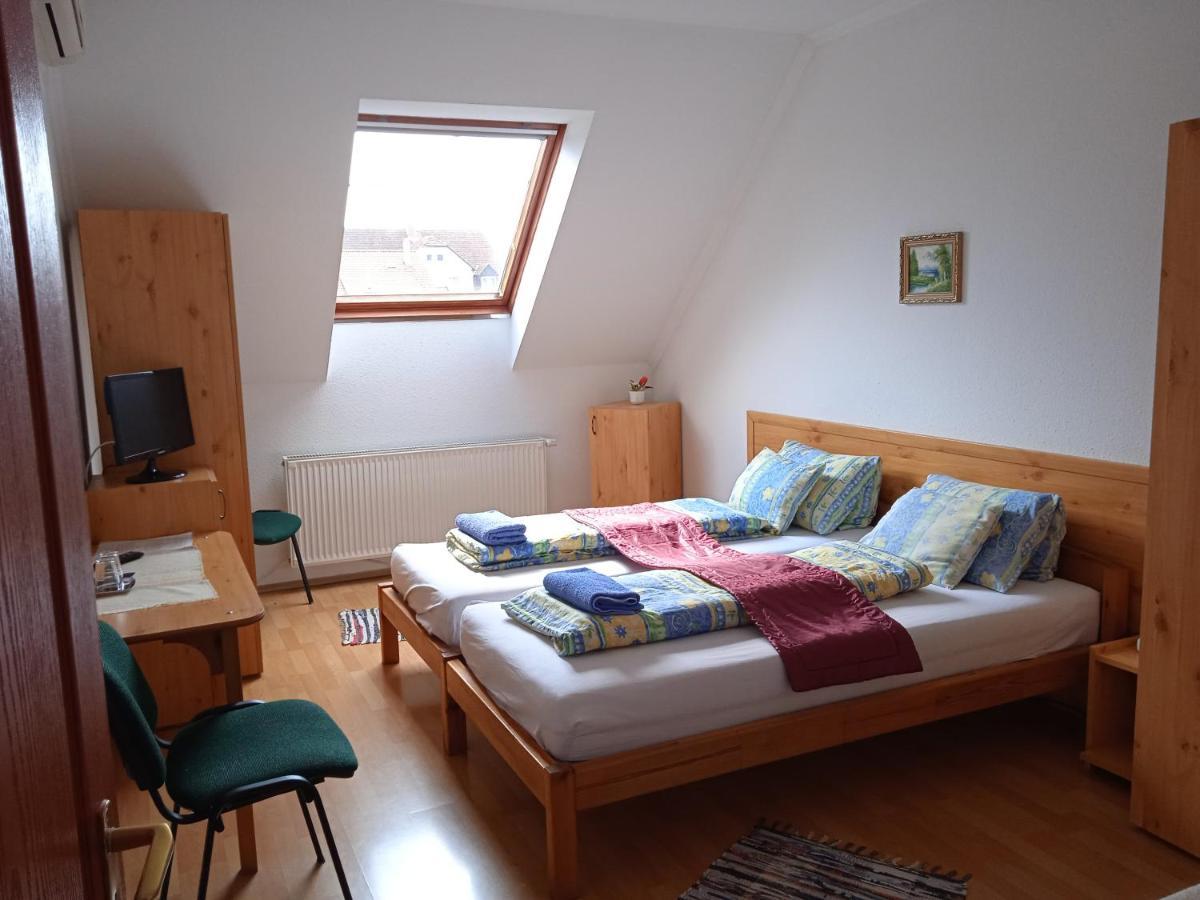 Agria Wellness Guesthouse Eger Bagian luar foto