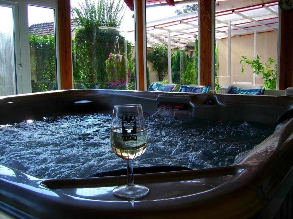 Agria Wellness Guesthouse Eger Bagian luar foto
